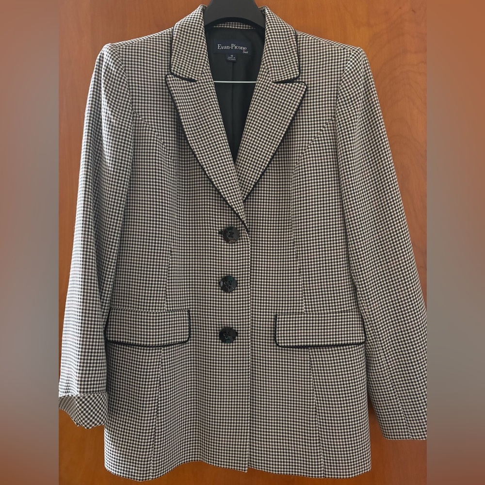 Evan Picone Houndstooth Blazer in Black and White with a hint of Burgandy